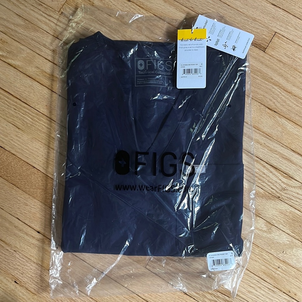 Figs navy scrubs Catarina one pocket scrub top size S womens